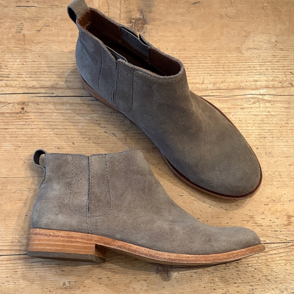 Kork -Ease Taupe tan grey Suede Chukka Pull on  Ankle Boots Womens 6